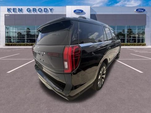 Used 2025 Ford Expedition Platinum w/ Driver's Package AWD/4WD image 4