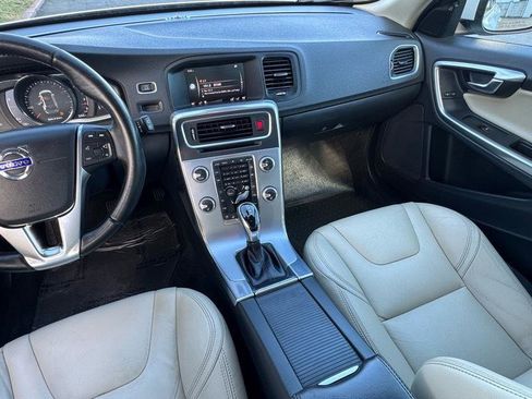 Used 2018 Volvo V60 T5 Dynamic w/ Vision Package image 11
