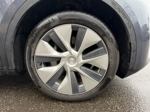 Used 2023 Tesla Model Y 2WD image 17