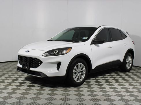 Used 2022 Ford Escape SE image 3