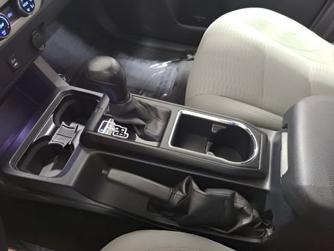 Used 2016 Toyota Tacoma SR w/ Towing Package AWD/4WD image 28