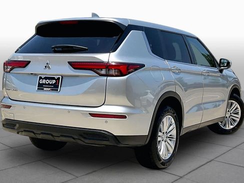 Used 2023 Mitsubishi Outlander ES FWD image 24