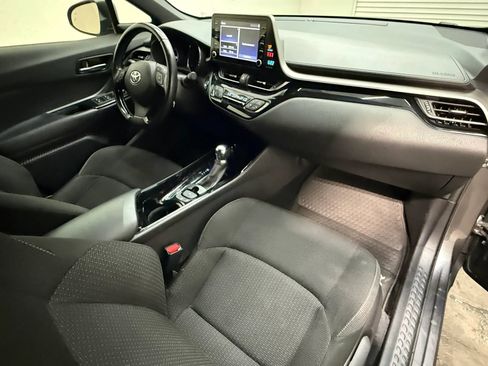 Used 2019 Toyota C-HR XLE FWD image 16