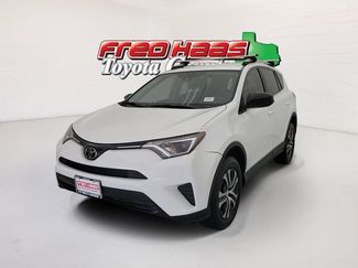 Used 2018 Toyota RAV4 LE AWD/4WD video 1