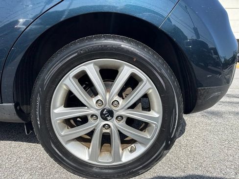 Used 2018 Kia Soul + FWD image 9