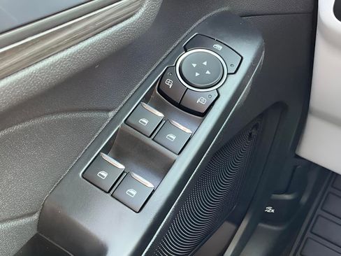 New 2026 Ford Escape SE w/ PHEV Premium Package FWD image 37