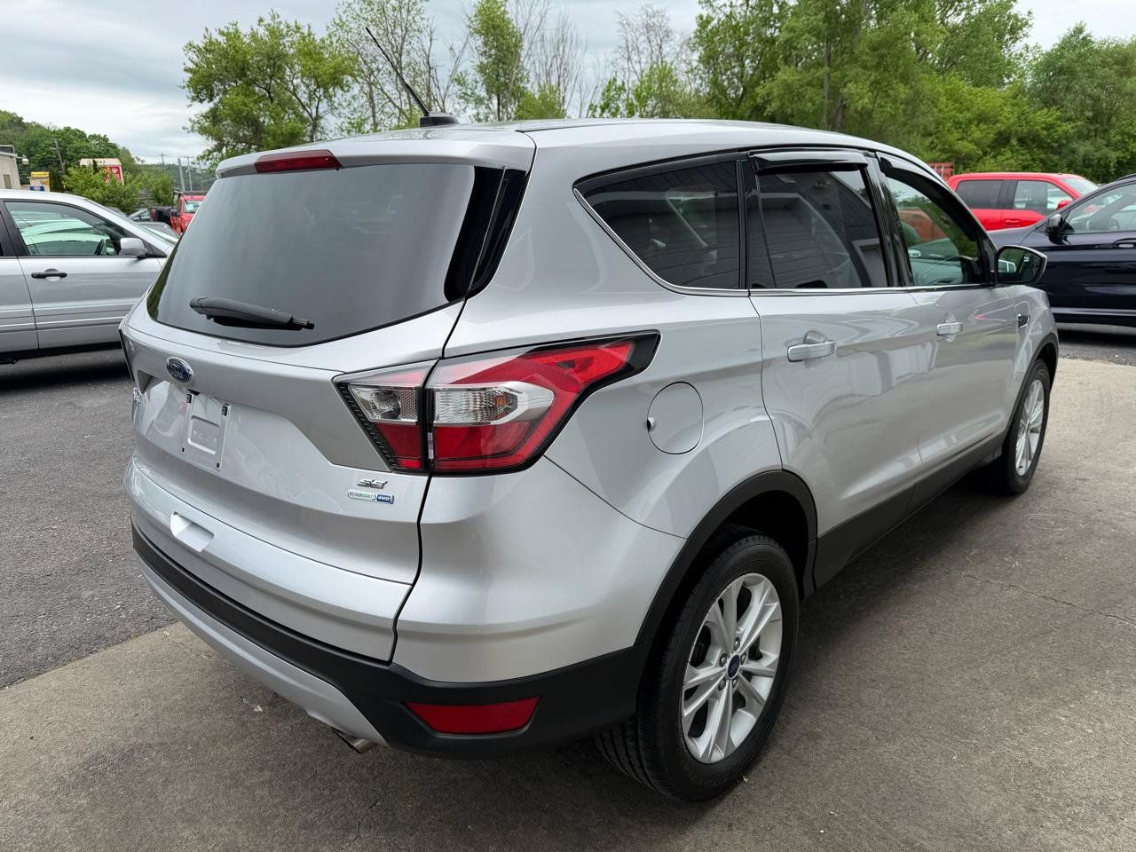 Used 2017 Ford Escape SE AWD/4WD image 4