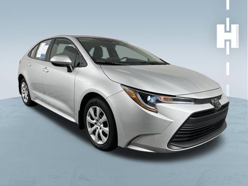 Used 2025 Toyota Corolla LE FWD image 1