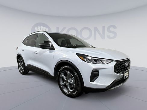 Used 2025 Ford Escape ST-Line w/ Equipment Group 301A image 10