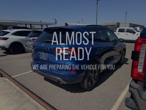 Used 2023 Ford Escape ST-Line w/ Tech Pack #1 FWD image 4