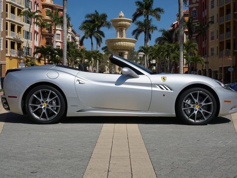 Used 2011 Ferrari California image 29