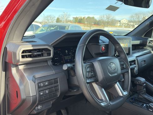 Used 2024 Toyota Tacoma TRD Off-Road image 18
