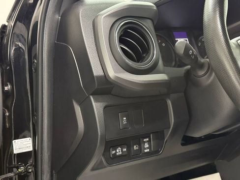 Used 2022 Toyota Tacoma TRD Off-Road image 27