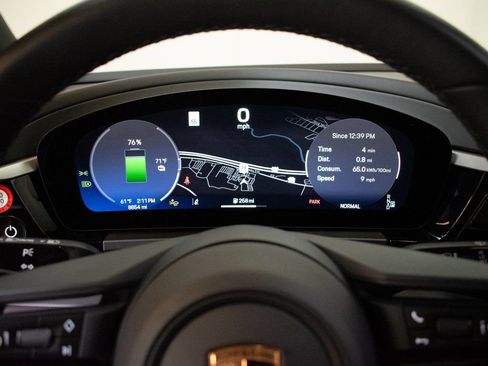 Certified 2025 Porsche Macan 4 Electric AWD/4WD image 27