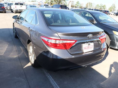 Used 2015 Toyota Camry SE image 7