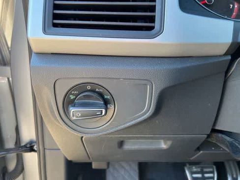 Used 2021 Volkswagen Atlas Cross Sport SE image 11