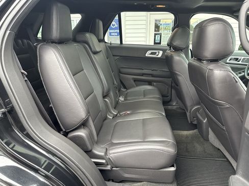 Used 2014 Ford Explorer XLT w/ Equipment Group 202A AWD/4WD image 18