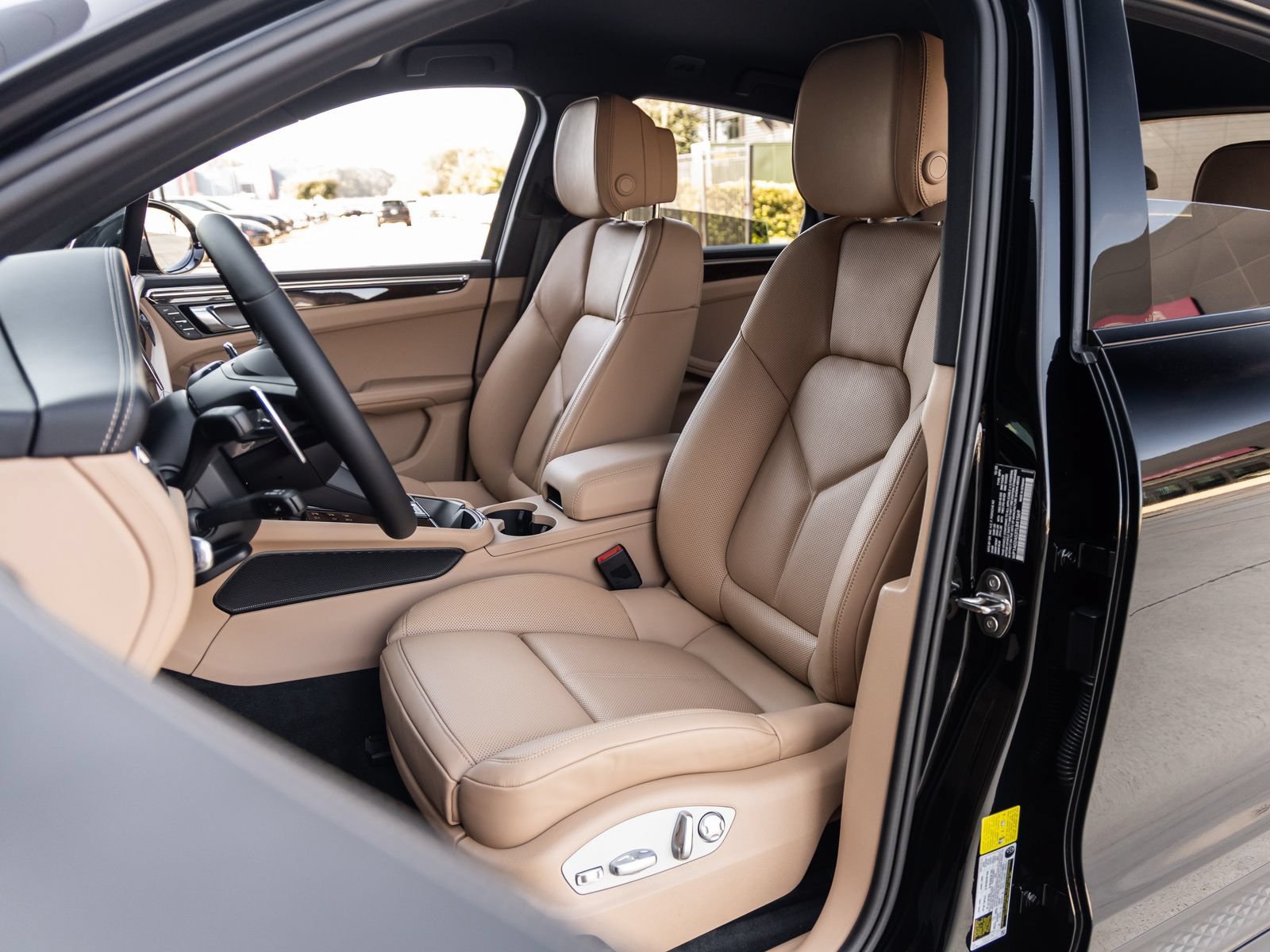 Certified 2026 Porsche Macan S AWD/4WD image 5