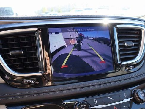 Used 2017 Chrysler Pacifica Limited image 22