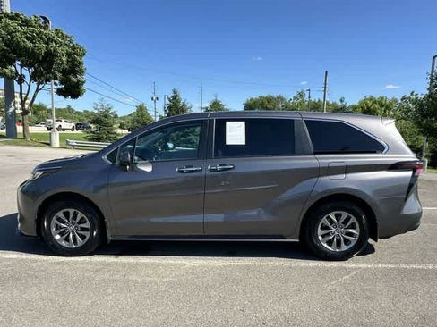 Used 2023 Toyota Sienna XLE AWD/4WD image 2