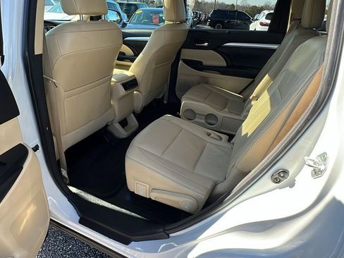 Used 2018 Toyota Highlander XLE image 21