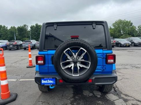 Used 2024 Jeep Wrangler Unlimited w/ Convenience Group AWD/4WD image 3
