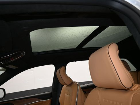 New 2025 Jeep Grand Cherokee Summit image 11