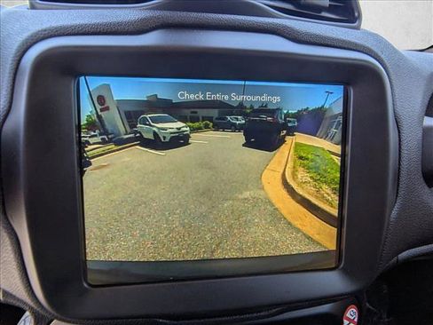 Used 2023 Jeep Renegade Latitude AWD/4WD image 14