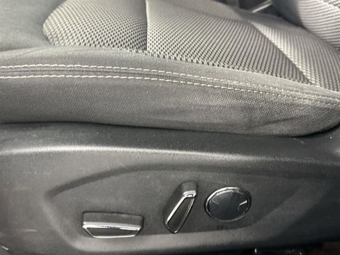 Used 2018 Ford Explorer XLT image 12