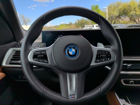 Certified 2025 BMW X5 xDrive50e w/ M Sport Package image 23