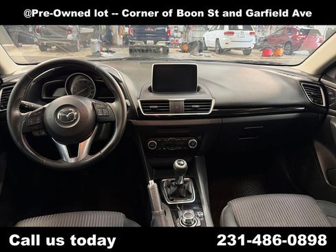 Used 2015 MAZDA MAZDA3 i Touring w/ Technology Package image 18