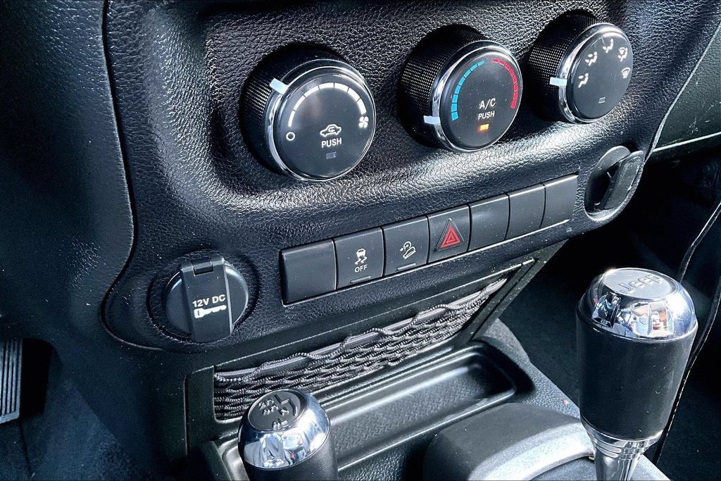 Used 2017 Jeep Wrangler Sport w/ Connectivity Group AWD/4WD image 14