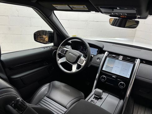 Used 2026 Land Rover Discovery S image 35