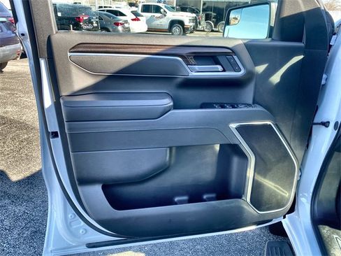 Used 2025 Chevrolet Silverado 1500 LT image 14