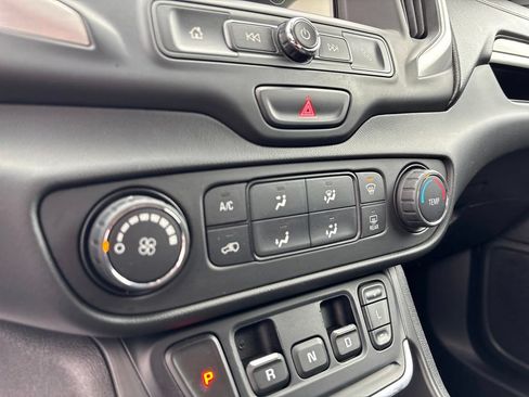 Used 2019 GMC Terrain SLE FWD image 19