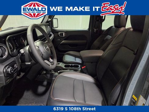 New 2025 Jeep Gladiator Sport image 11