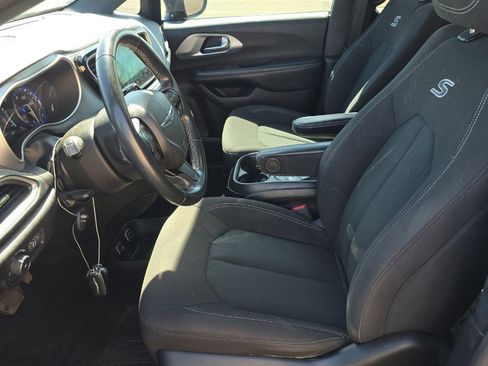Used 2021 Chrysler Pacifica Touring w/ S Appearance Package FWD image 5