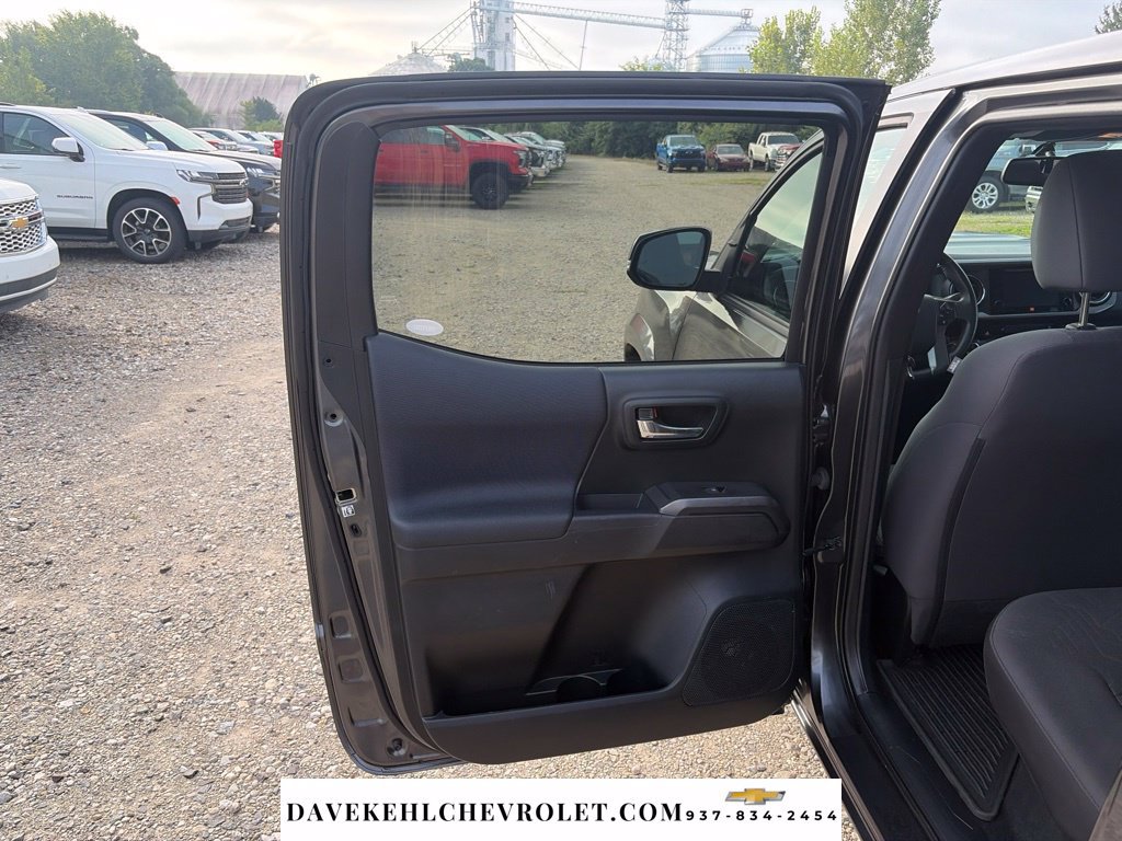 Used 2016 Toyota Tacoma TRD Sport AWD/4WD image 21