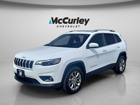 Used 2019 Jeep Cherokee Latitude Plus w/ Comfort/Convenience Group AWD/4WD image 3