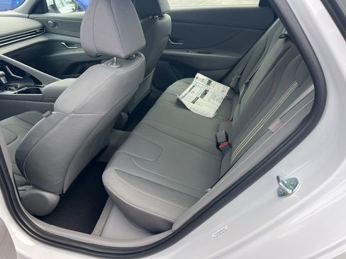 Certified 2025 Hyundai Elantra SEL FWD image 20