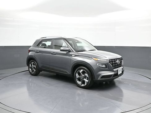 Certified 2024 Hyundai Venue SEL FWD image 4