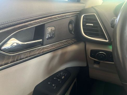 Used 2019 Lincoln Nautilus Reserve FWD image 13
