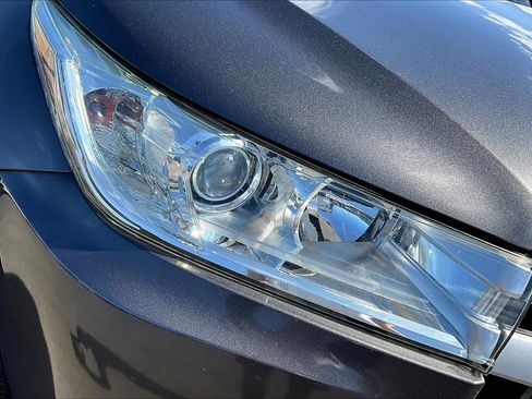 Used 2018 Toyota Highlander LE image 28