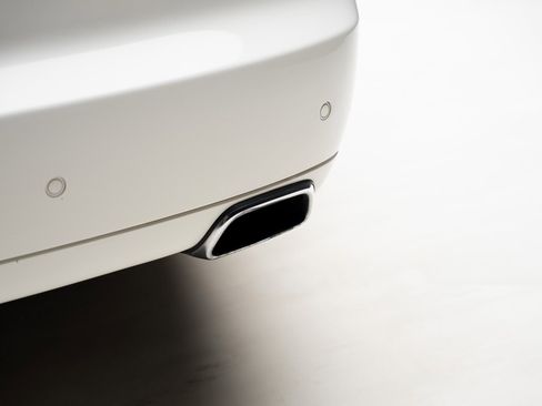 Used 2013 Rolls-Royce Phantom Drophead Coupe image 35