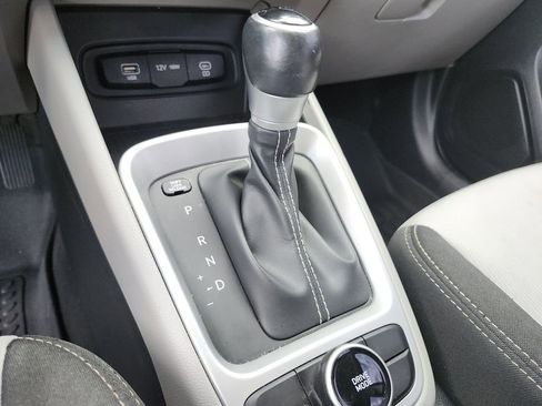 Used 2023 Hyundai Venue SEL FWD image 24