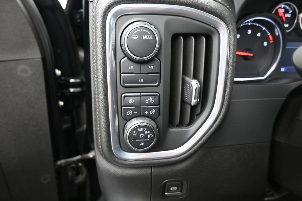 Used 2022 Chevrolet Silverado 3500 LT w/ Convenience Package AWD/4WD image 12