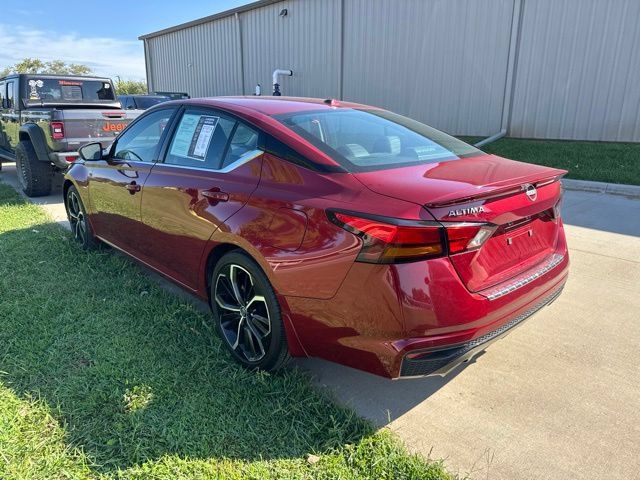 Used 2023 Nissan Altima 2.5 SR w/ SR Premium Package FWD image 2