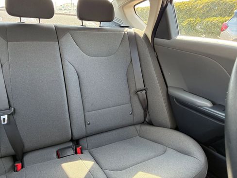 Used 2025 Kia K4 LXS image 36