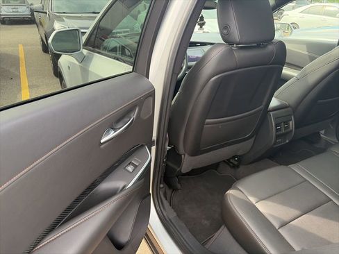 Used 2020 Cadillac XT4 Sport w/ Driver Awareness Package AWD/4WD image 12