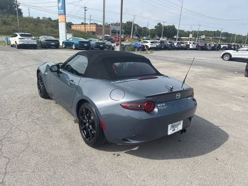 Used 2021 MAZDA MX-5 Miata Club RWD image 12